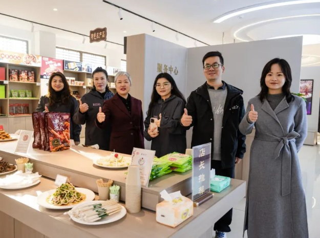 鑫佳寶｜特色產(chǎn)品展風(fēng)采，鄭向東副市長親臨助前行！